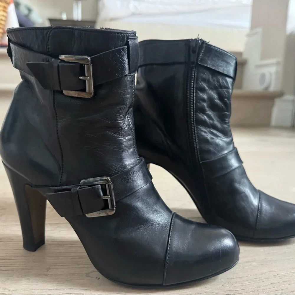 Seventy leather heeled booties size 37